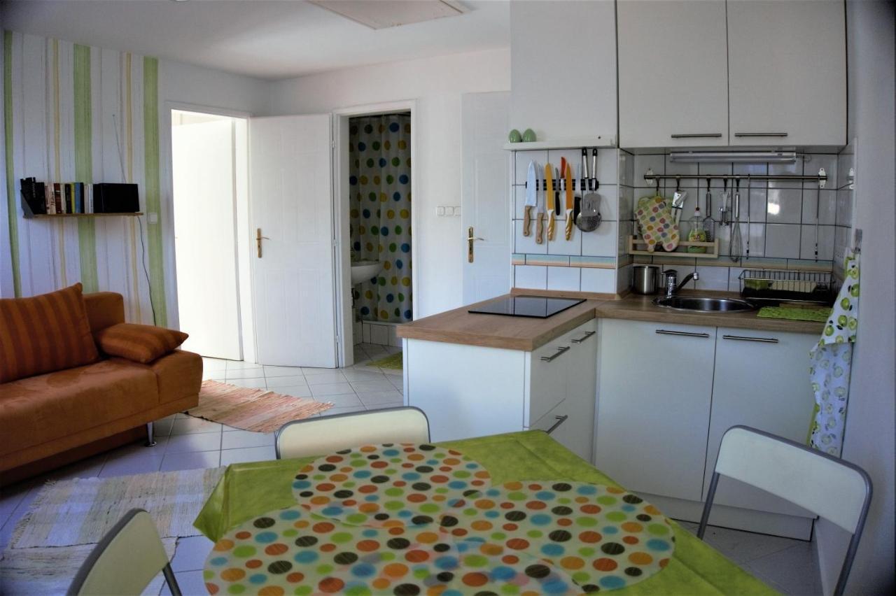 Nefelejcs Apartmanhaz เจเนชดิแอช ภายนอก รูปภาพ