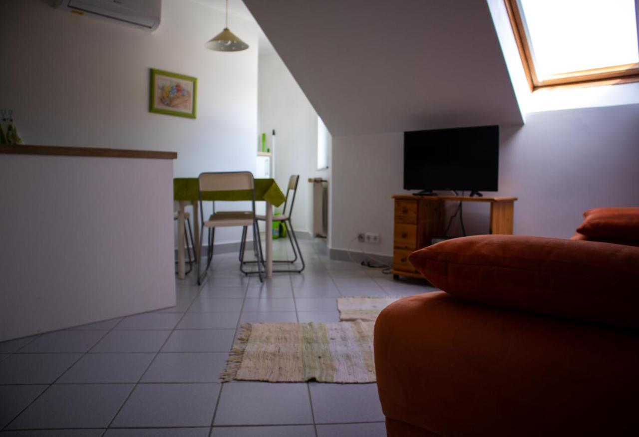 Nefelejcs Apartmanhaz เจเนชดิแอช ภายนอก รูปภาพ